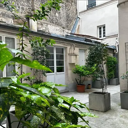 Apartment Loft Terrasse Avec Cour Charmante Montmartre