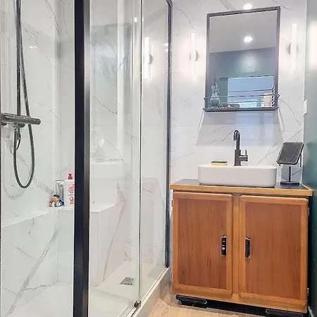 Loft Terrasse Avec Cour Charmante Montmartre Appartamento